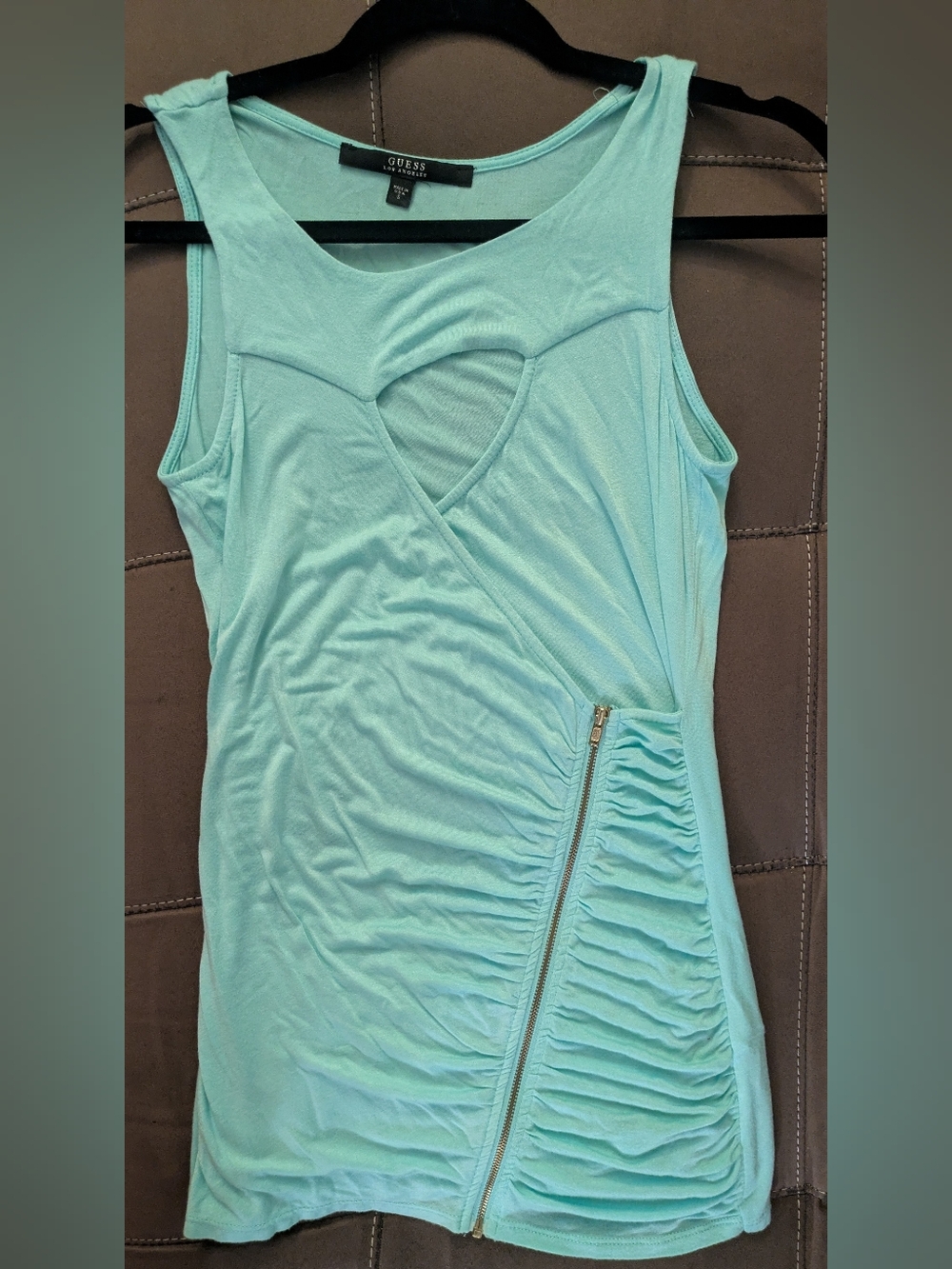 Guess Ruched Zip Tank Keyhole Neckline in Light-Green Size Small